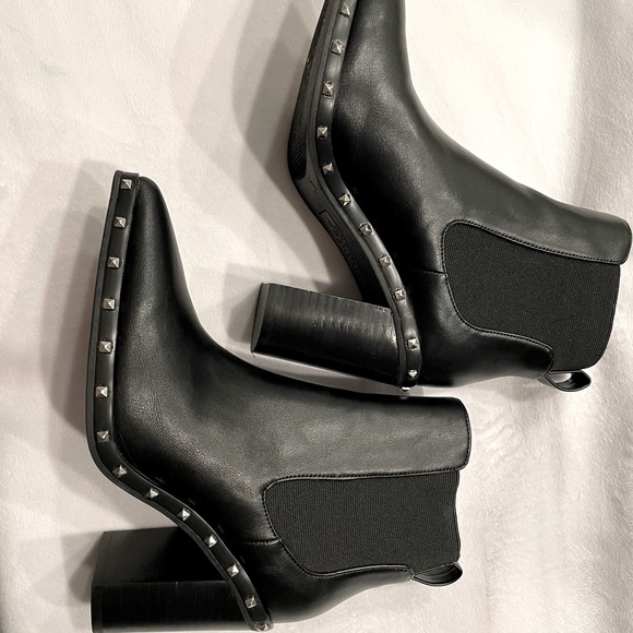 Charles by Charles David boots - Picture 1 of 4